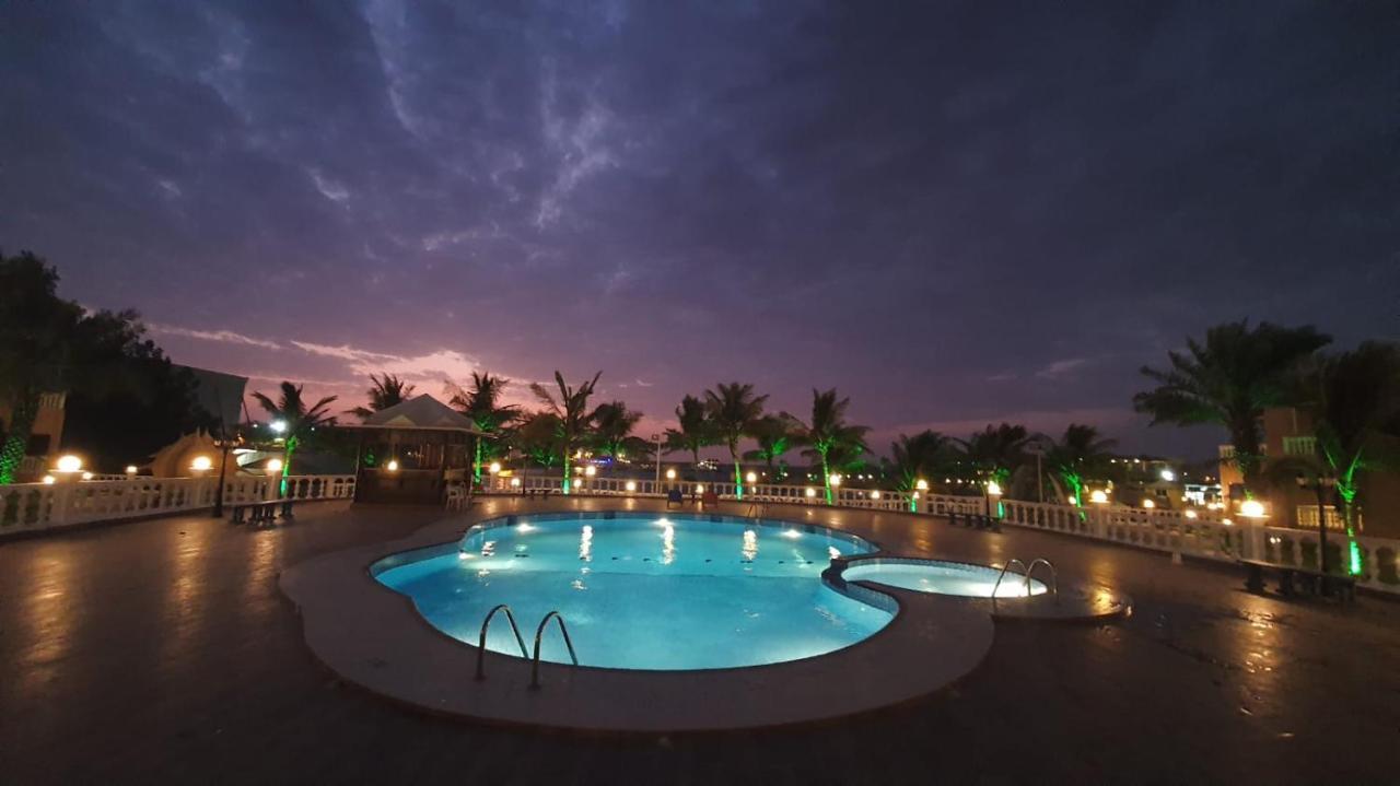 Dolphin Beach Resort Iambo Exterior foto